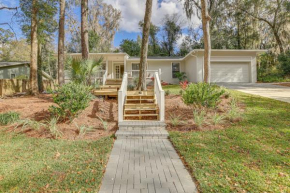 Sunny Gainesville Home about Half-Mi to UF Campus!